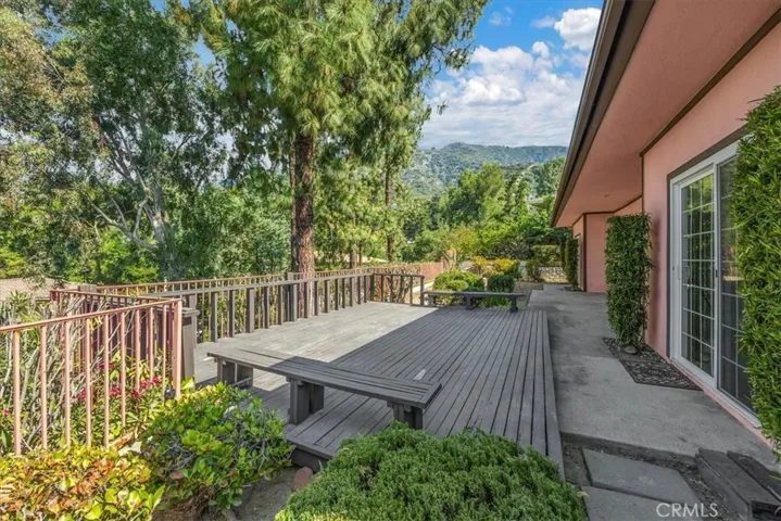 5833 Briartree Drive, La Canada Flintridge, California 91011