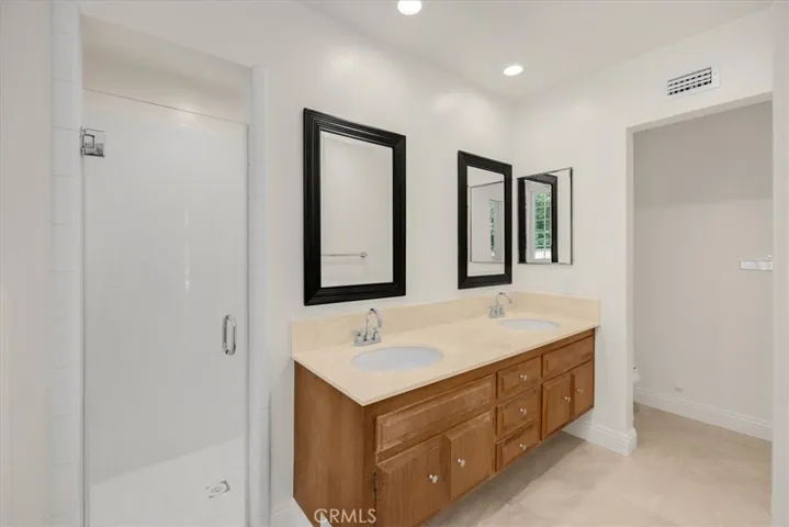 5833 Briartree Drive, La Canada Flintridge, California 91011