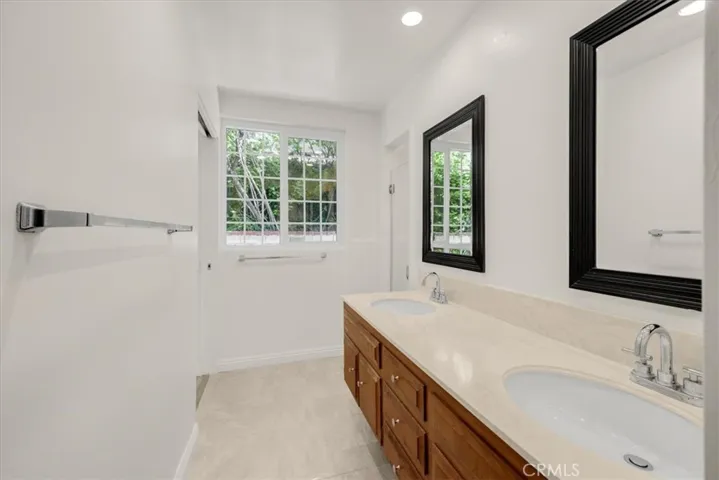 5833 Briartree Drive, La Canada Flintridge, California 91011