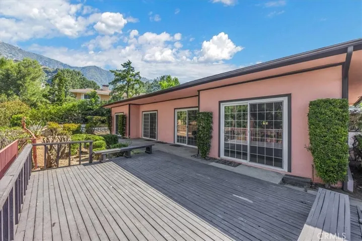 5833 Briartree Drive, La Canada Flintridge, California 91011
