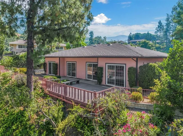 5833 Briartree Drive, La Canada Flintridge, California 91011