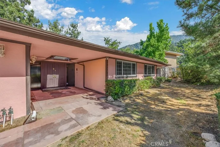 5833 Briartree Drive, La Canada Flintridge, California 91011