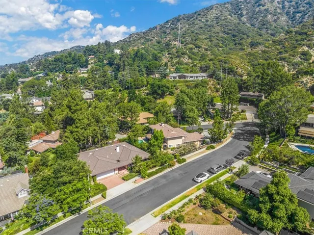 5833 Briartree Drive, La Canada Flintridge, California 91011