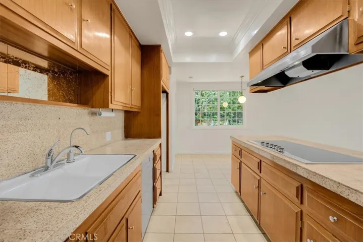 5833 Briartree Drive, La Canada Flintridge, California 91011
