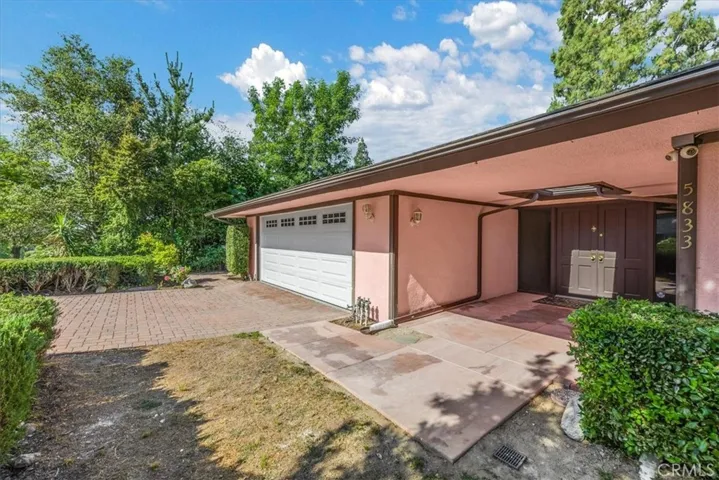 5833 Briartree Drive, La Canada Flintridge, California 91011