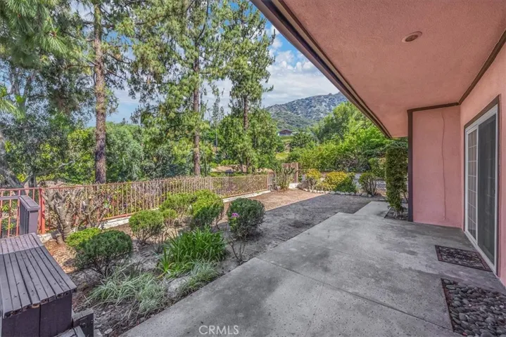 5833 Briartree Drive, La Canada Flintridge, California 91011