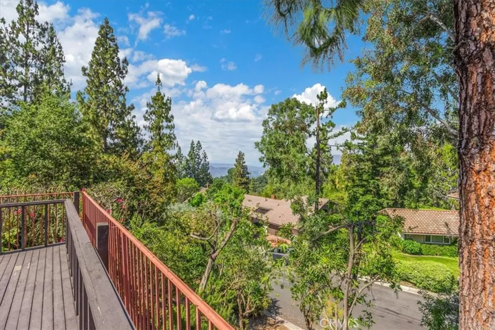 5833 Briartree Drive, La Canada Flintridge, California 91011