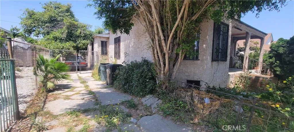 4463 Lovett, East Los Angeles, California 90040, 3 Bedrooms Bedrooms, ,1 BathroomBathrooms,Residential,For Sale,Lovett,SB24139983