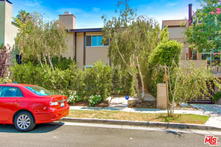 830 Westmount Drive, West Hollywood, California 90069