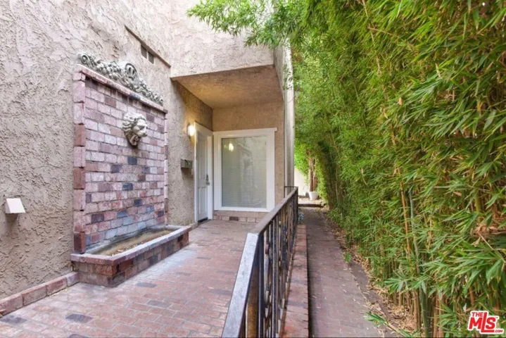 830 Westmount Drive, West Hollywood, California 90069