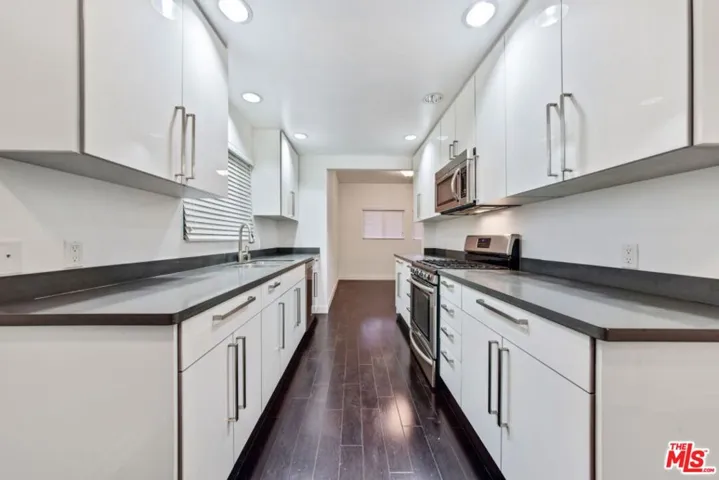 830 Westmount Drive, West Hollywood, California 90069