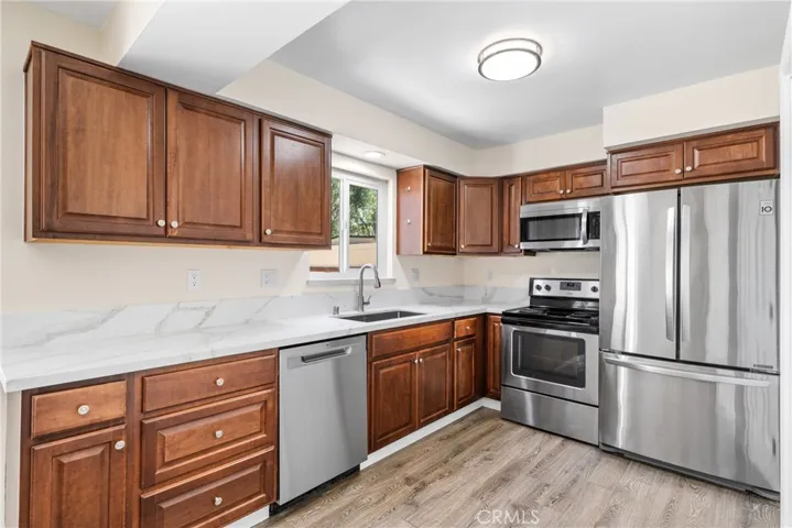 The nicely sized kitchen has plenty of quartz countertop and cabinet space!