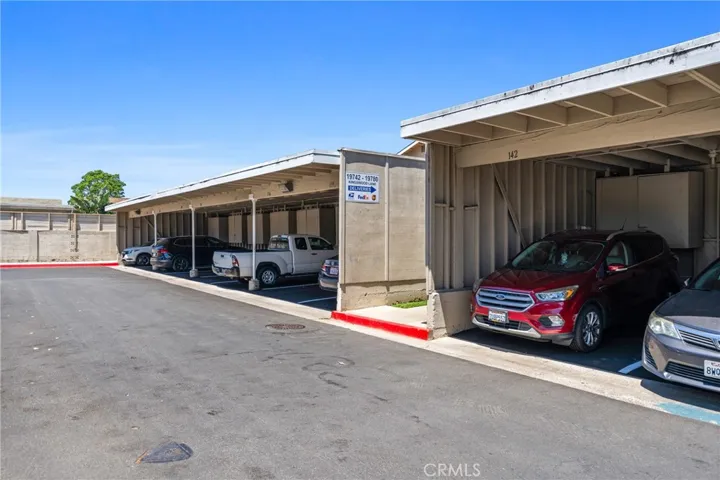 Detached carport for easy parking!