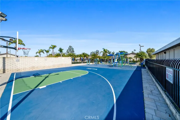 Basketball court, playground and picnic tables!