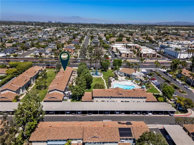 Ideal location near schools, world-class beaches, and the lively Main St and Pacific City scene.

