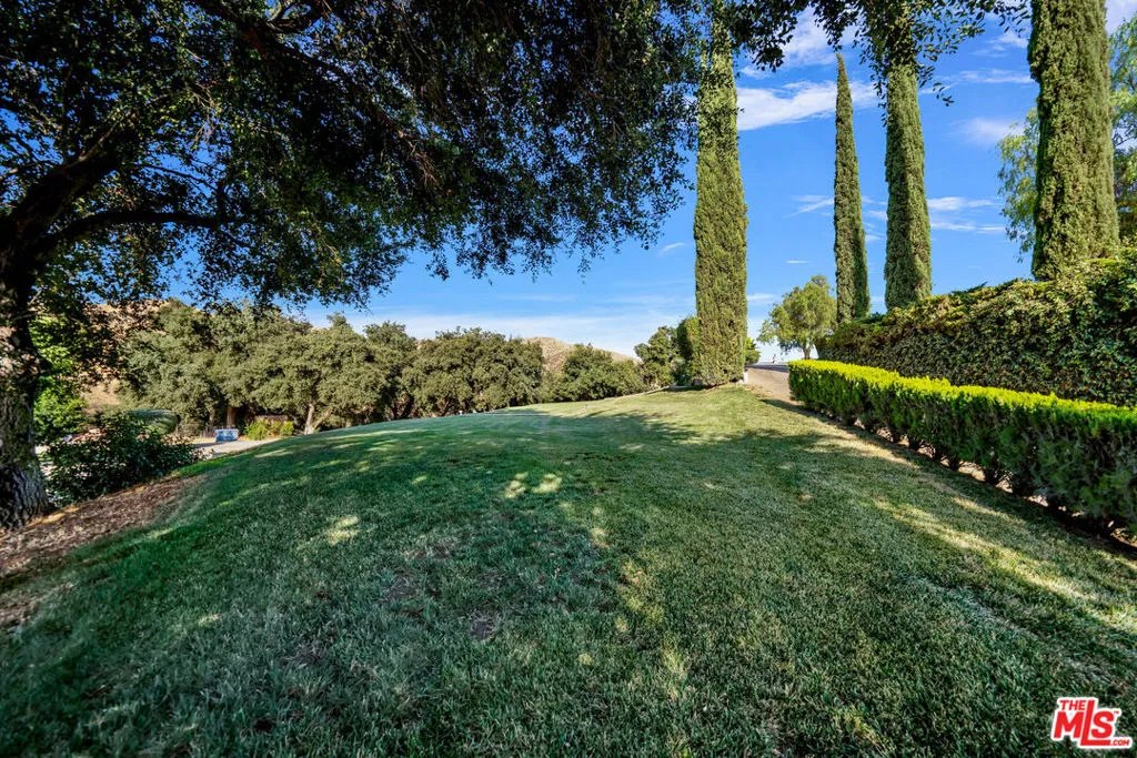 40335 Avenida Altejo Bella, Beaumont, California 92223 home-pic-32