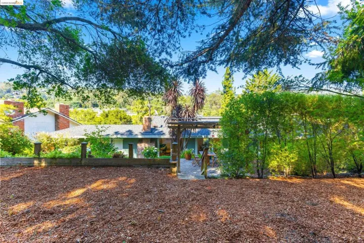 2133 Trafalgar Pl, Oakland, California 94611