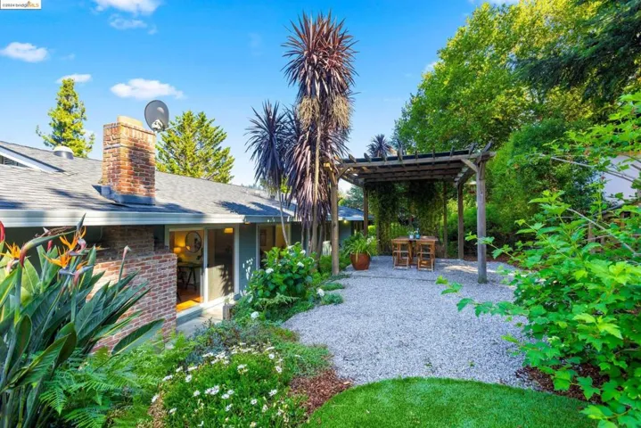2133 Trafalgar Pl, Oakland, California 94611