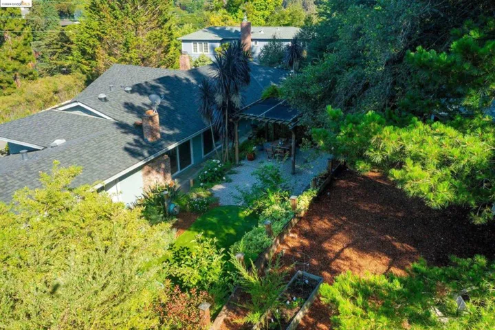 2133 Trafalgar Pl, Oakland, California 94611