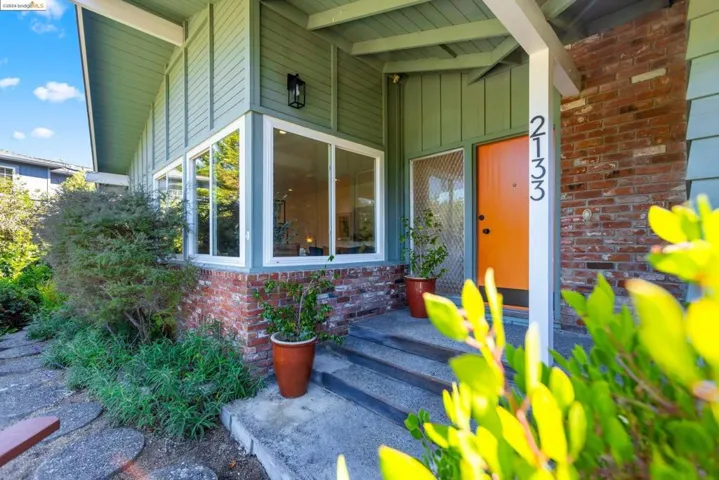 2133 Trafalgar Pl, Oakland, California 94611