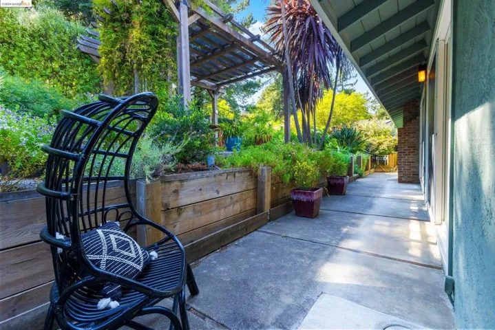 2133 Trafalgar Pl, Oakland, California 94611