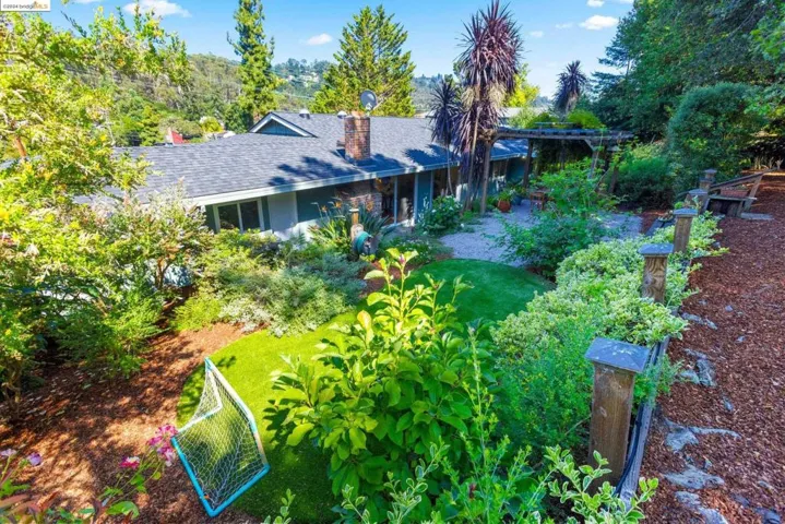 2133 Trafalgar Pl, Oakland, California 94611