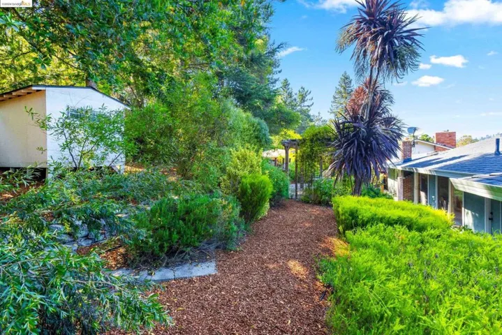 2133 Trafalgar Pl, Oakland, California 94611