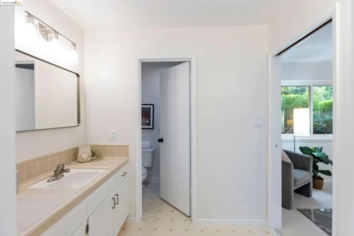 2133 Trafalgar Pl, Oakland, California 94611