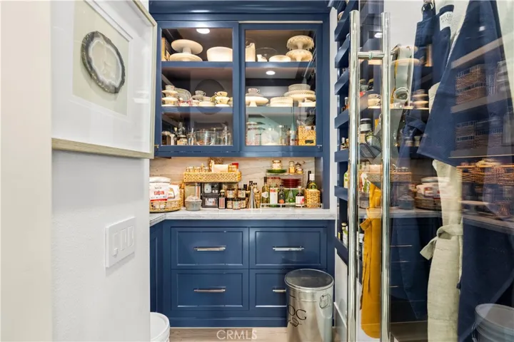 Walk in pantry
