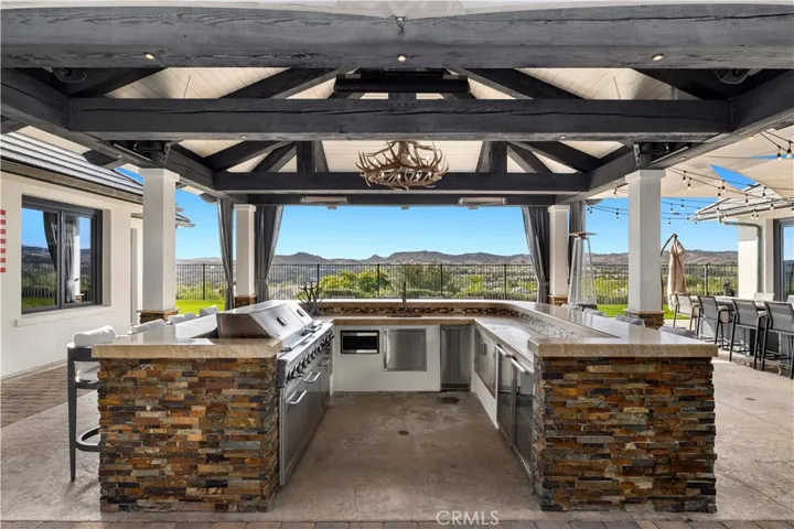 Outdoor kitchen and entertaining