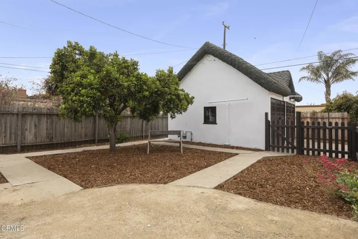 54-web-or-mls-UpmarketMedia_405Coronado-