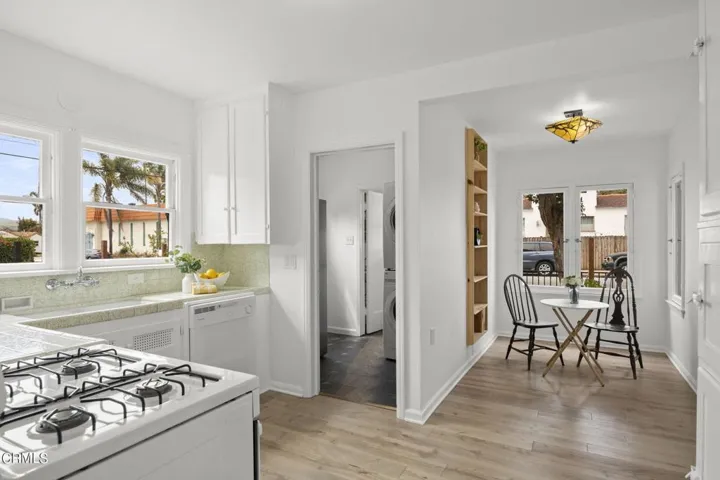 46-web-or-mls-UpmarketMedia_405Coronado-
