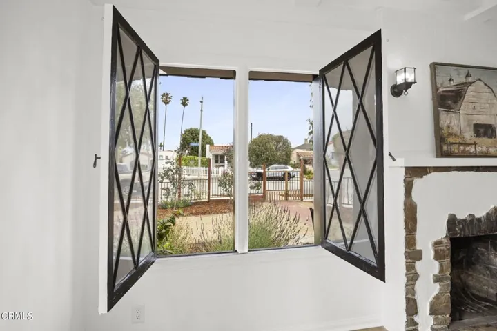 24-web-or-mls-UpmarketMedia_405Coronado-