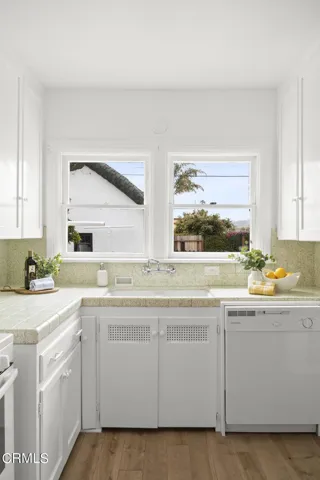 7-web-or-mls-UpmarketMedia_405Coronado-1