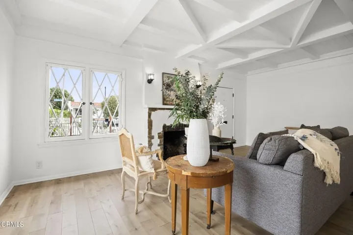 22-web-or-mls-UpmarketMedia_405Coronado-