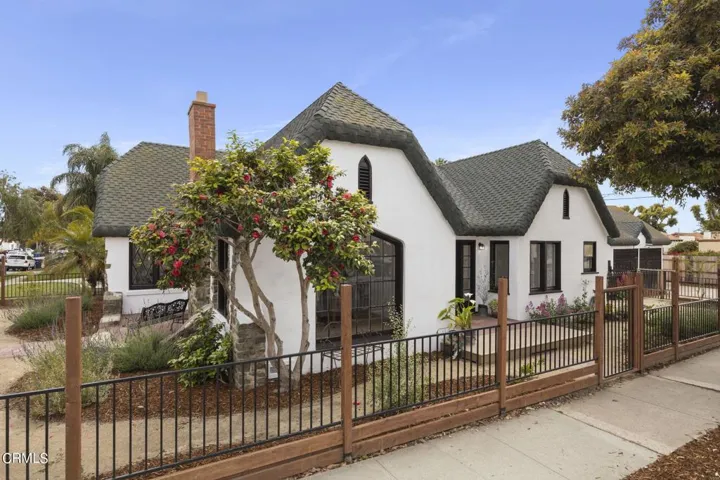 58-web-or-mls-UpmarketMedia_405Coronado-