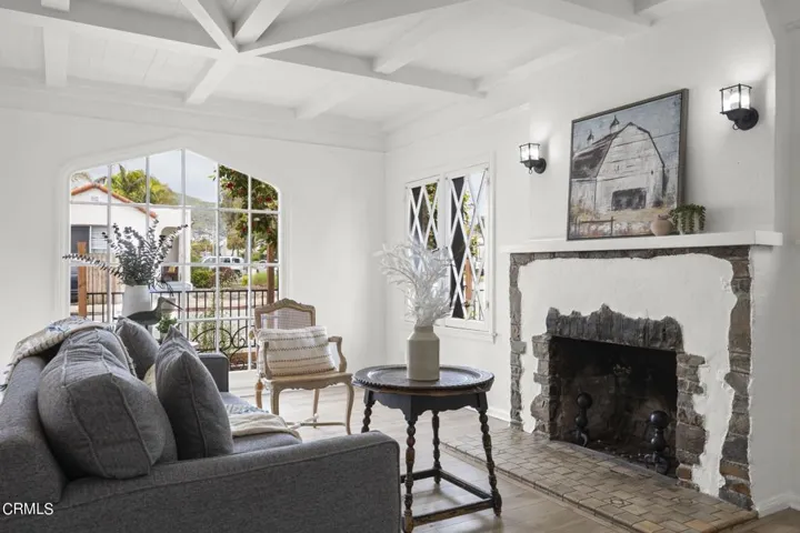 19-web-or-mls-UpmarketMedia_405Coronado-
