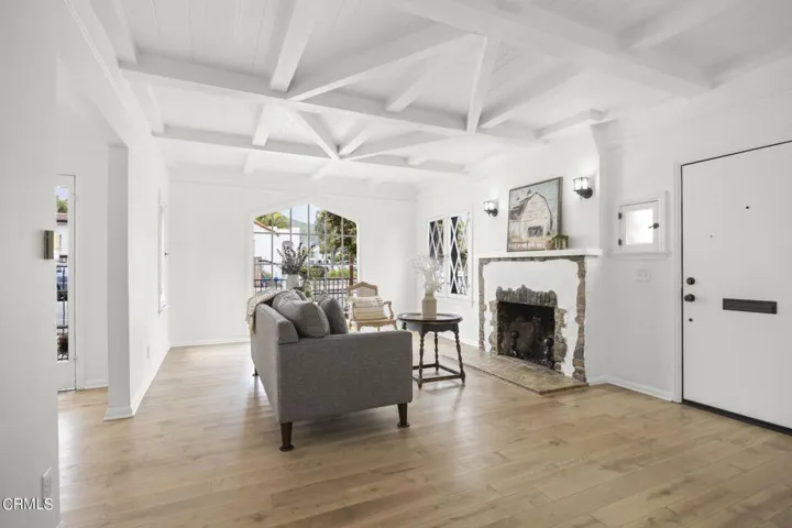 18-web-or-mls-UpmarketMedia_405Coronado-