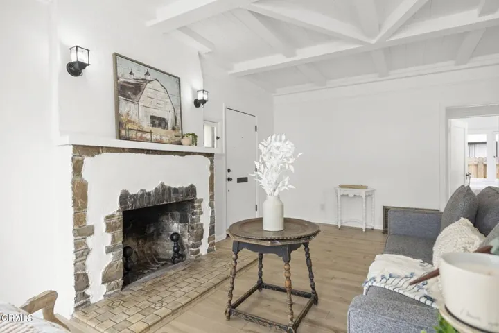 28-web-or-mls-UpmarketMedia_405Coronado-