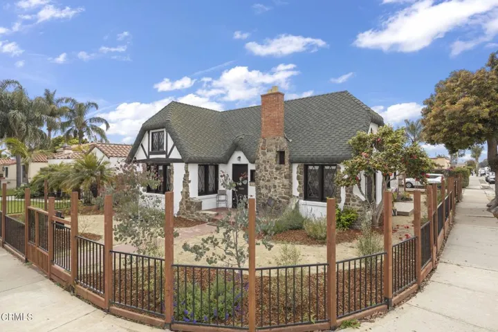 3-web-or-mls-Upmarketmedia_405Cor-9