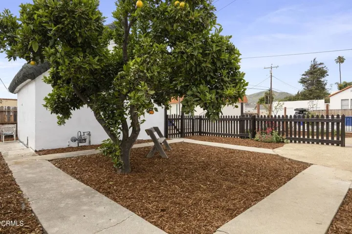 53-web-or-mls-UpmarketMedia_405Coronado-