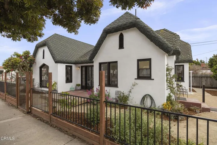 68-web-or-mls-UpmarketMedia_405Coronado-
