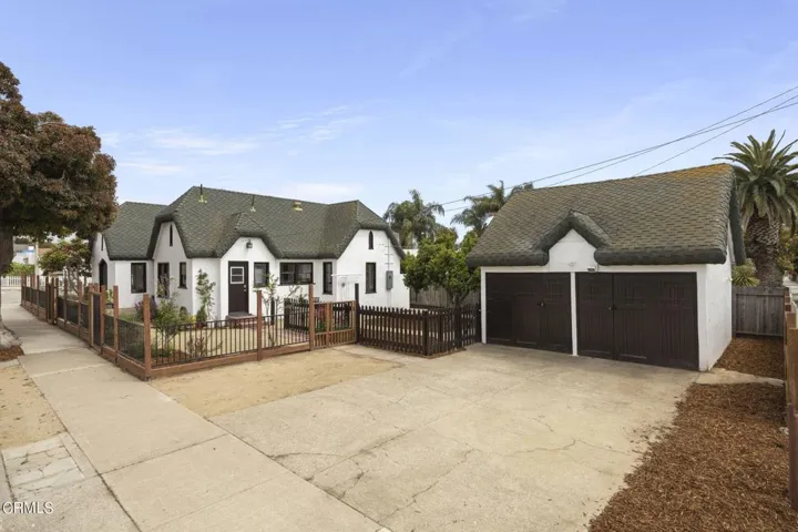 56-web-or-mls-UpmarketMedia_405Coronado-