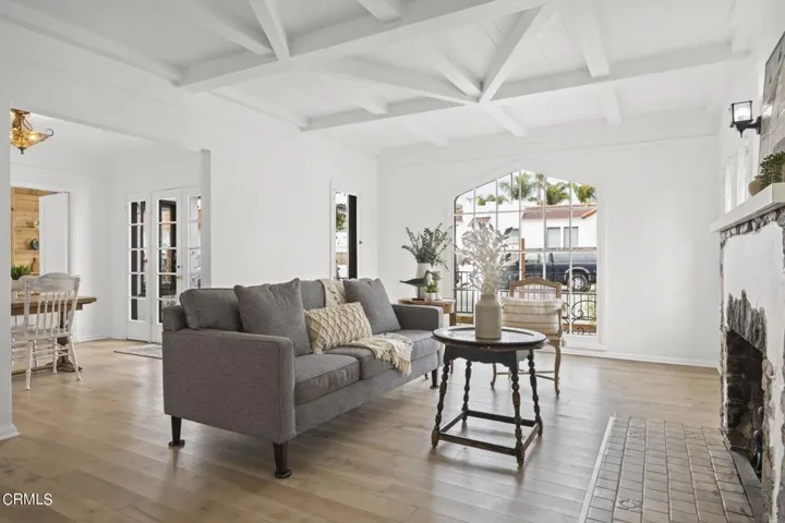 21-web-or-mls-UpmarketMedia_405Coronado-