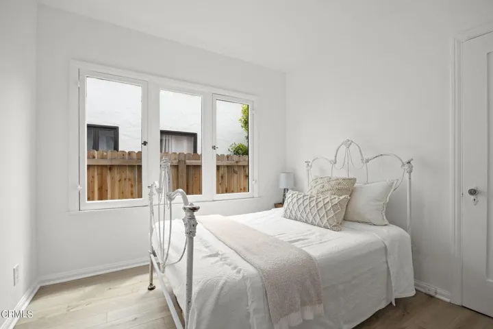 36-web-or-mls-UpmarketMedia_405Coronado-