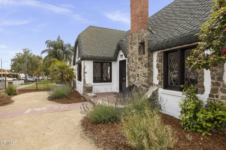 66-web-or-mls-UpmarketMedia_405Coronado-