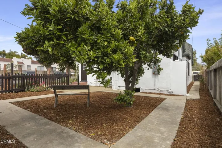 50-web-or-mls-UpmarketMedia_405Coronado-