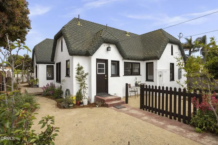 67-web-or-mls-UpmarketMedia_405Coronado-