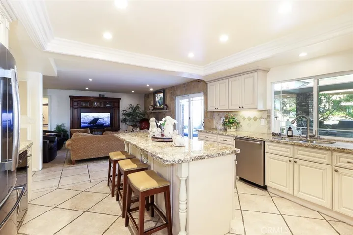 Spacious remodeled kitchen, breakfast bar seating