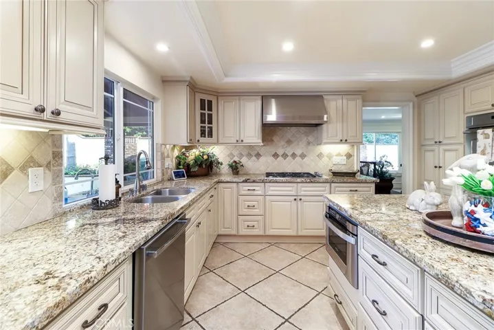 5 burner stove top, upgraded Hood